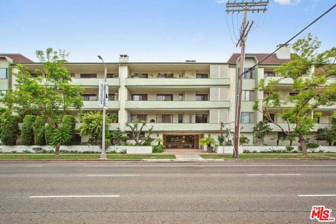 8568 Burton Way 2BR Beverly Grove La