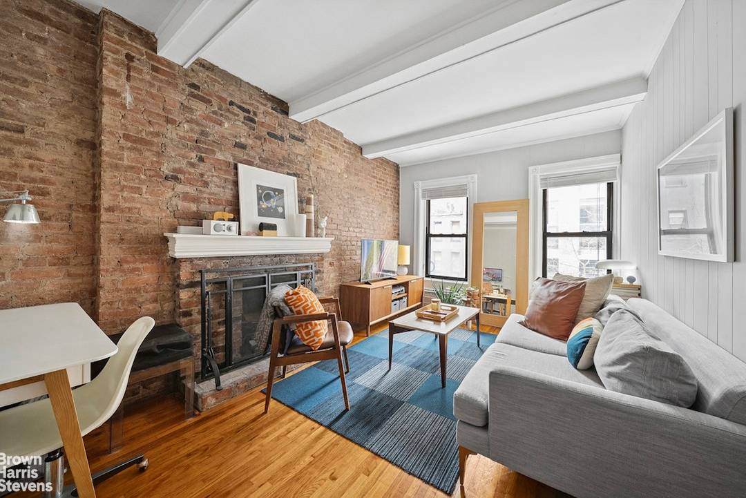 Perfectly positioned in the heart of the Upper West Side, this charming one bedroom one bathroom home is a true prewar treasure.