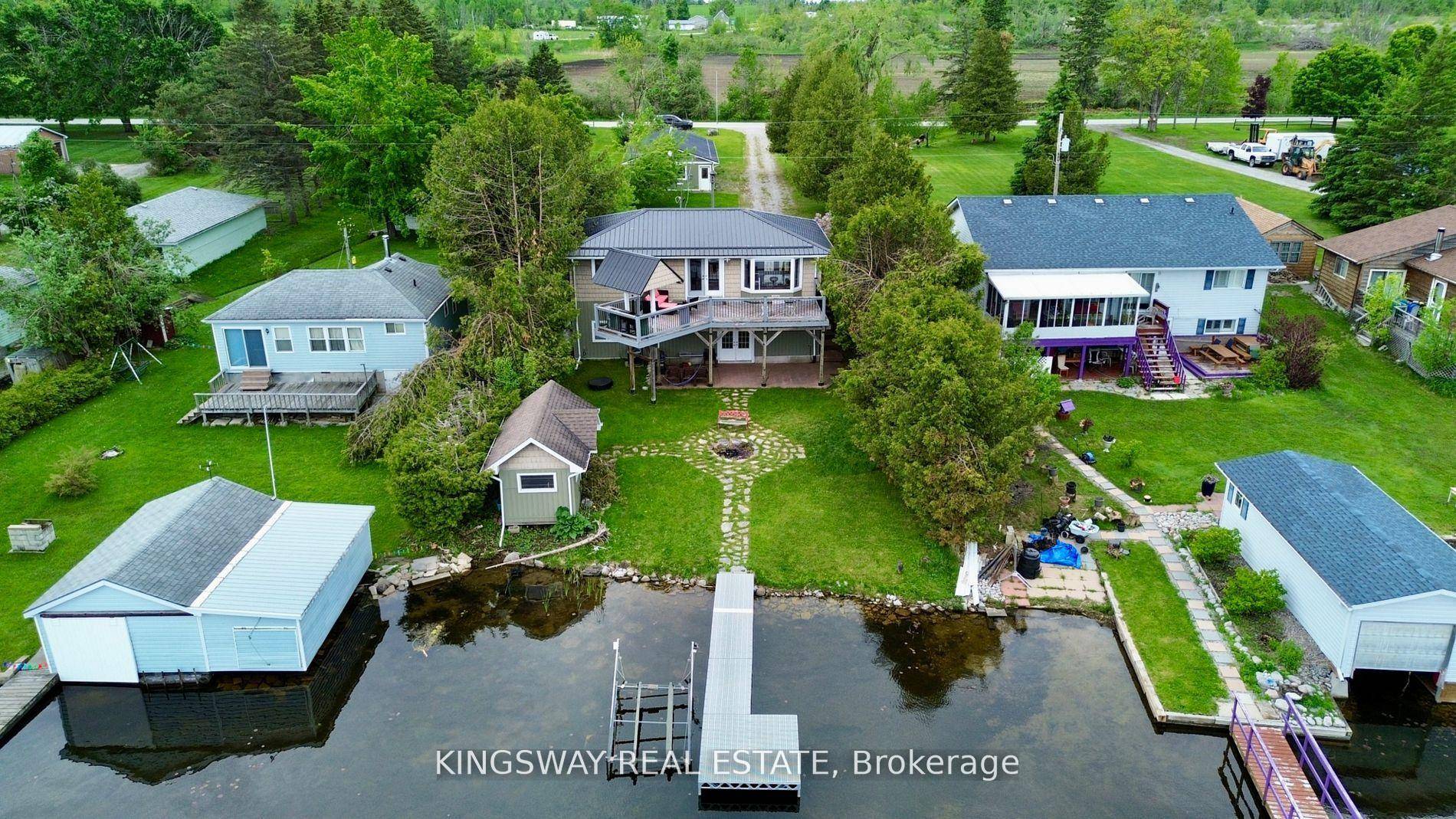 This year round raised bungalow offers 3 bedrooms and 2 full bathrooms, with 60 feet of frontage on Mitchell Lake.