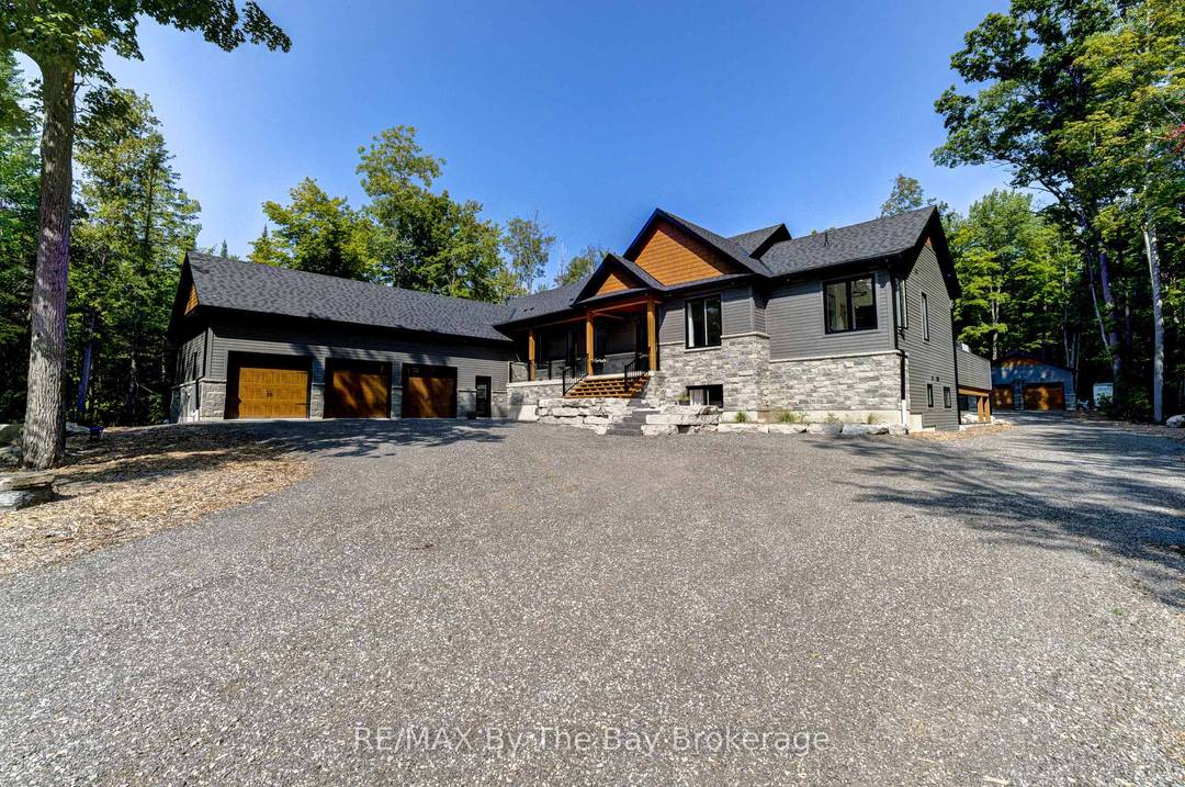 Introducing this luxurious, resort like smart technology home or cottage near the pristine shores of Georgian Bay.