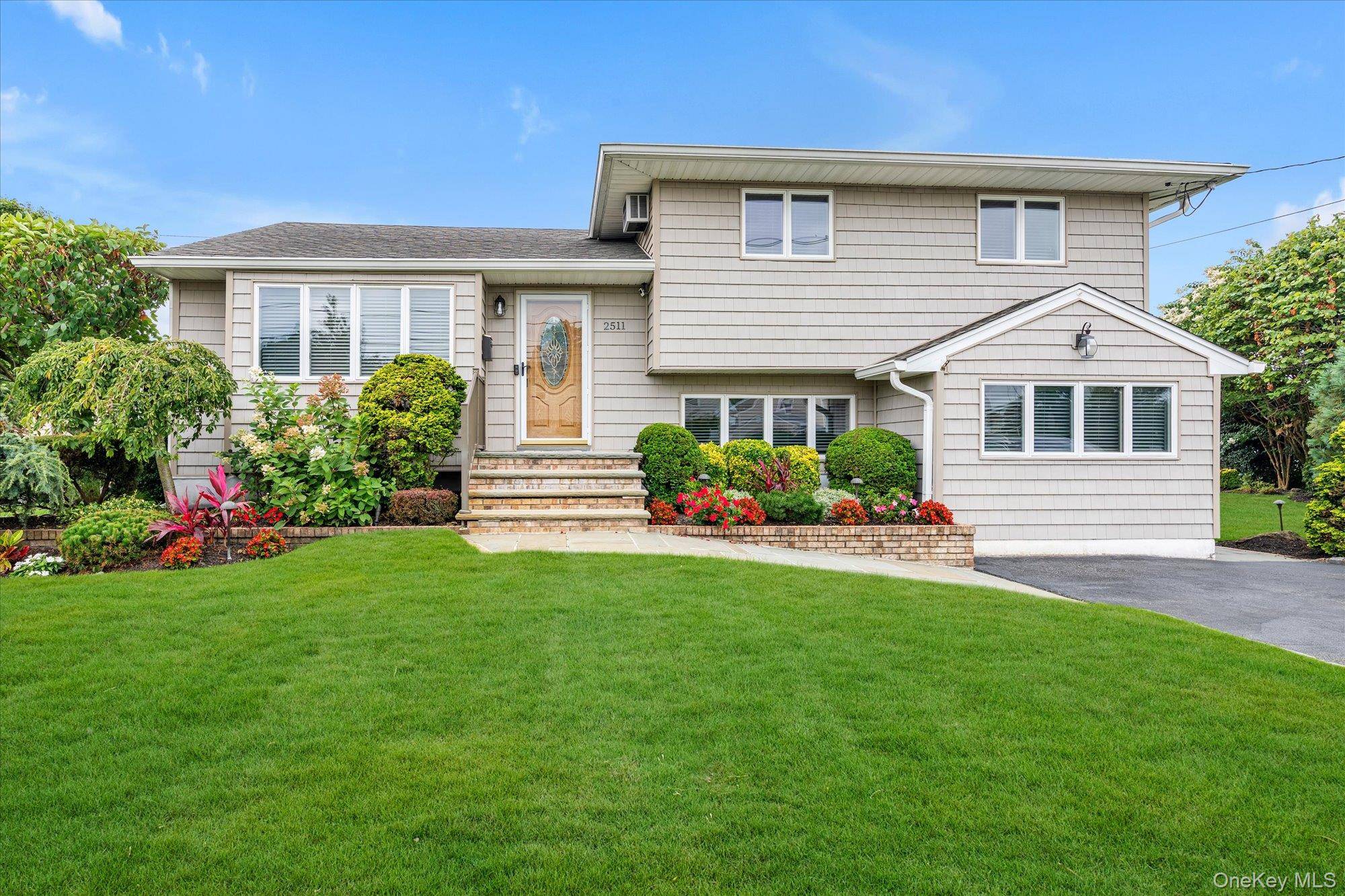 Totally Renovated 3BR 2FBTH Split !