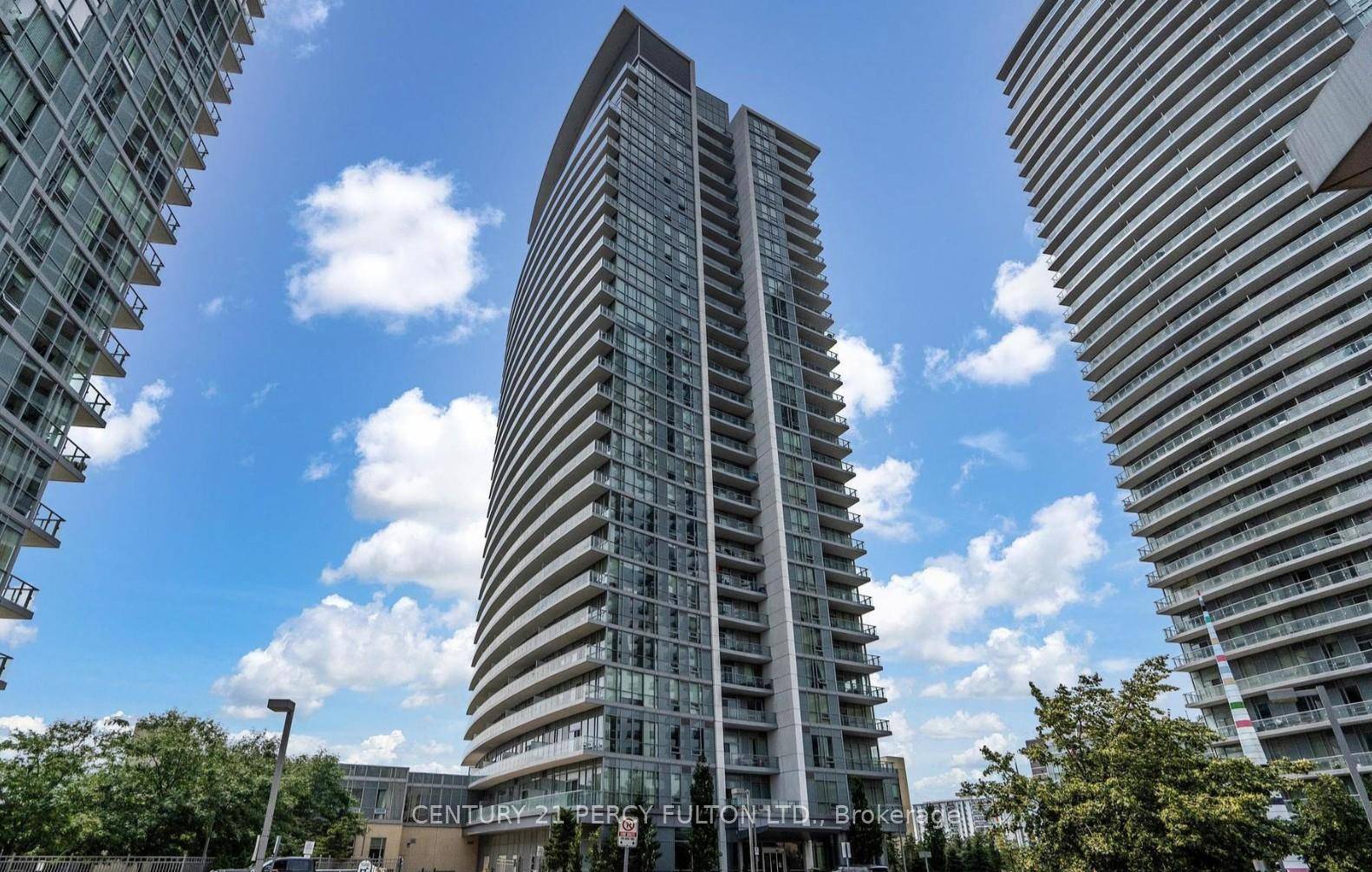 Southern East corner unit with 887 sqft of living space and a 131 sqft balcony Includes 1 underground parking, freshly painted !