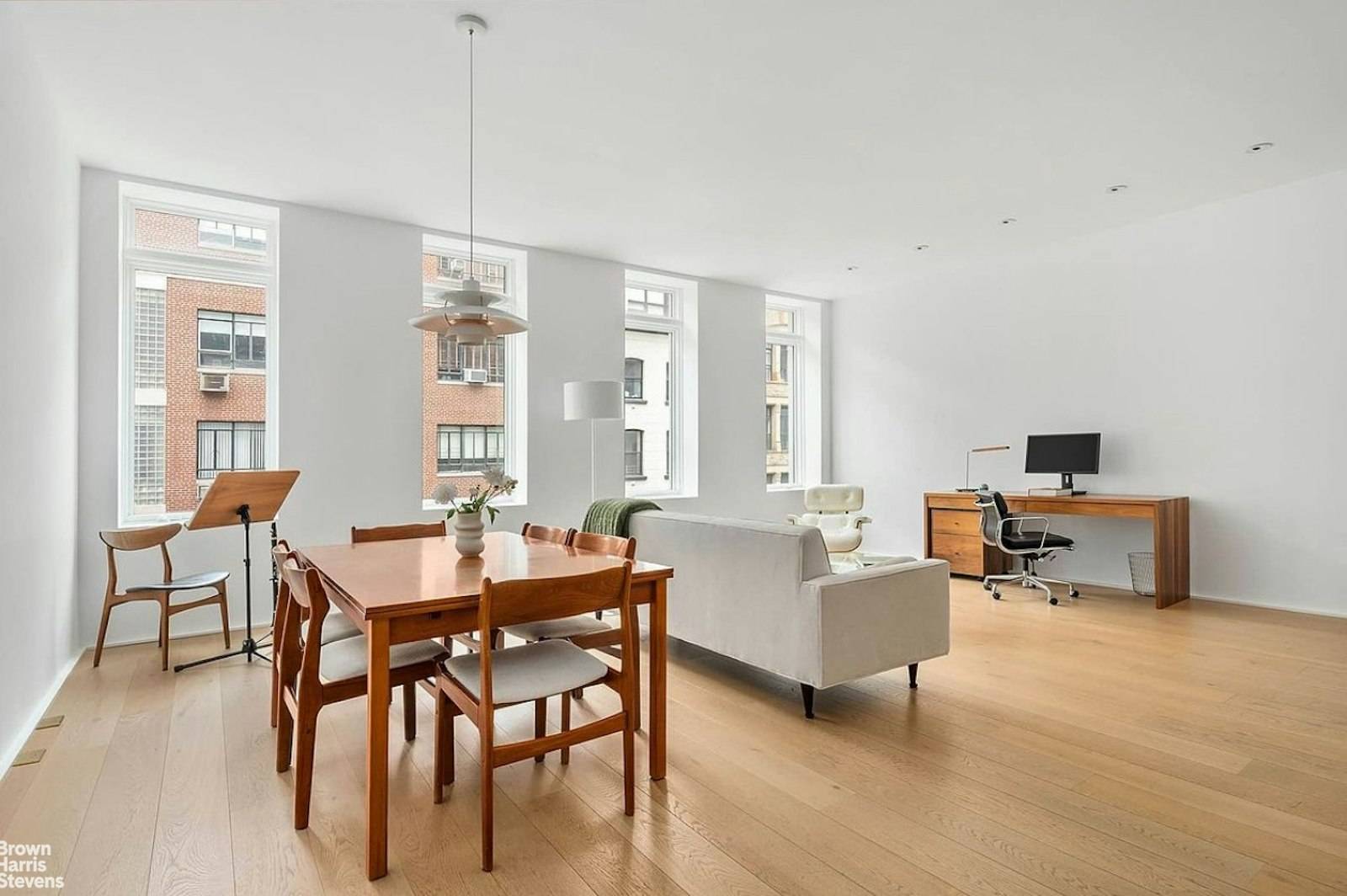 Stunning Full Floor Tribeca Apartment Summer Rental Experience the ultimate in luxury and privacy in this full floor Tribeca apartment, availablefor summer rental.