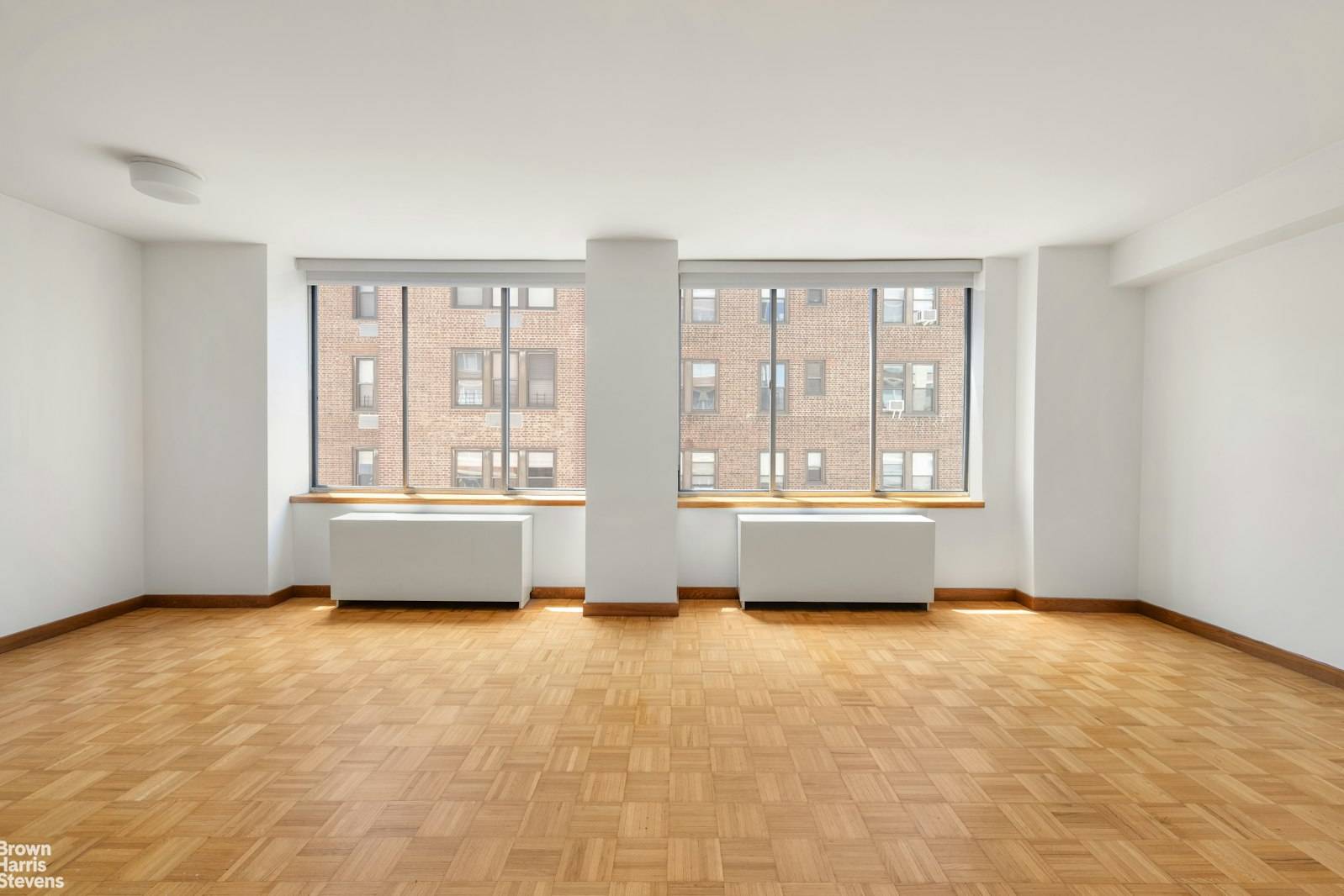 1BR convertible 1bth Condo in quiet Sutton Place Enjoy this incredible opportunity to own a South facing convertible 1BR 1BA condominium in the prime residential Sutton Place neighborhood.