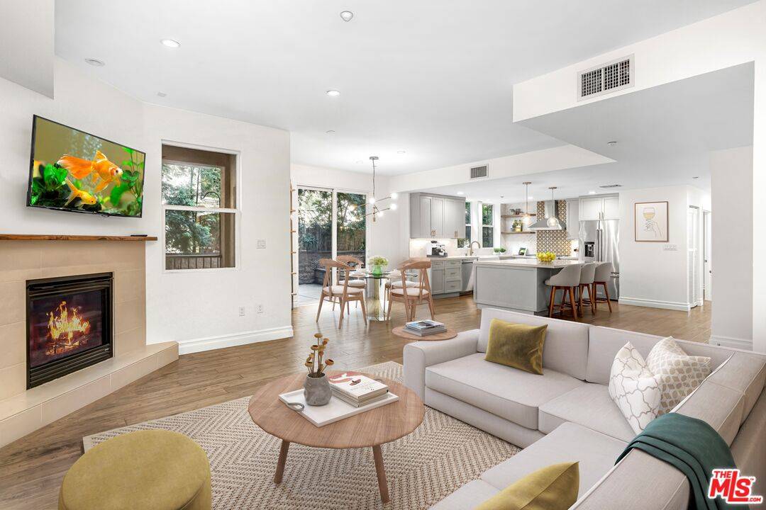 1248  N Laurel Ave 3BR Hollywood Hills East La