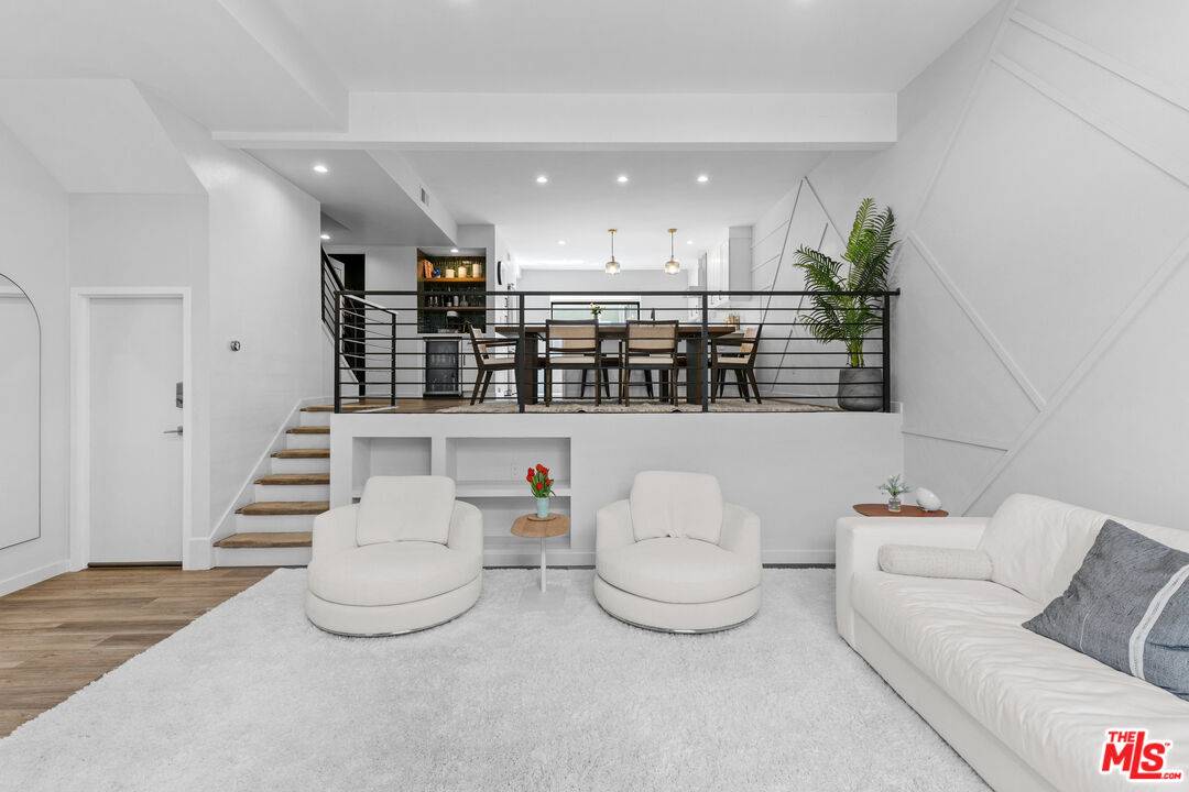 4360 Glencoe Ave 2BR Marina Del Rey La