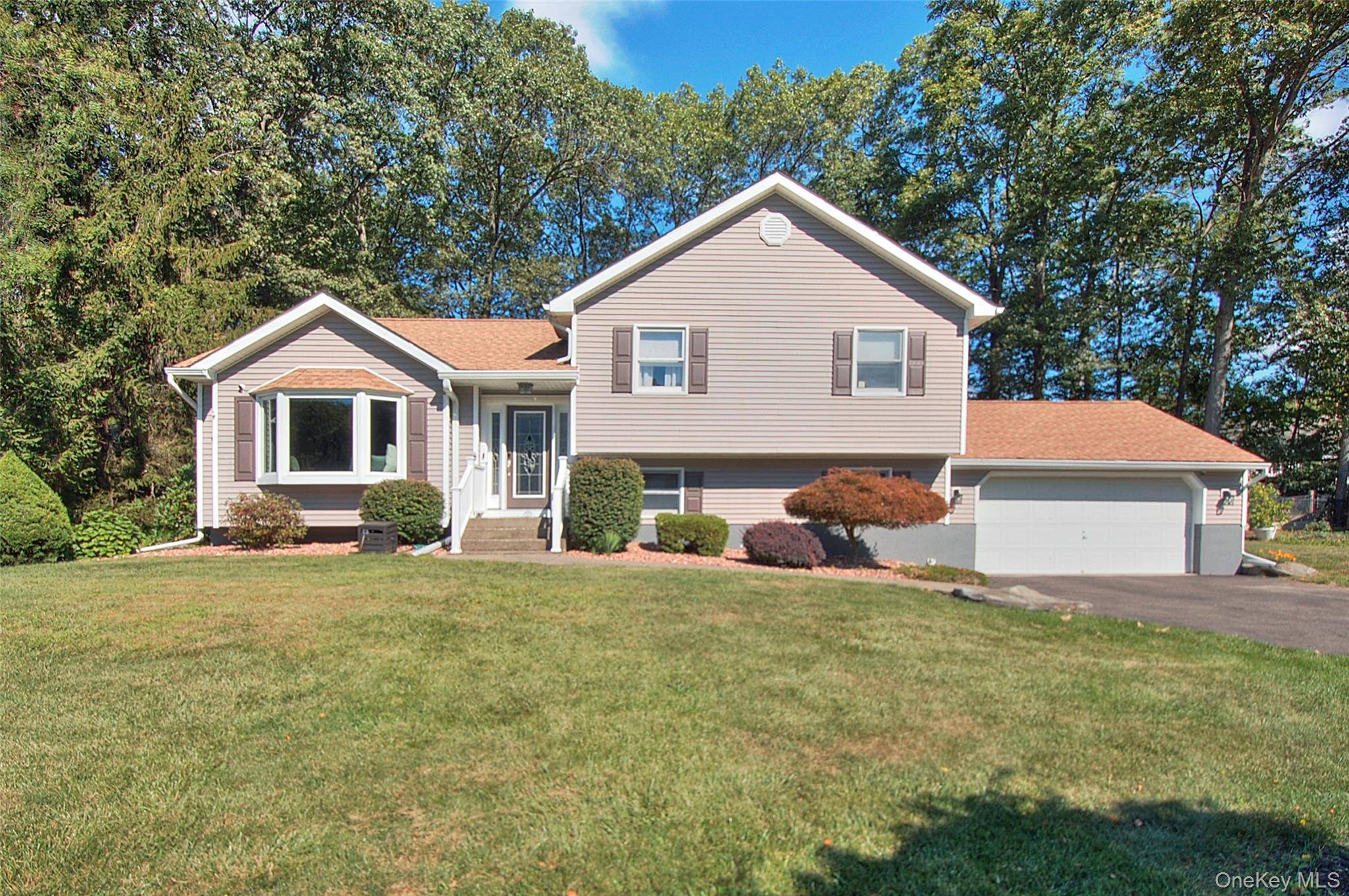 Welcome to 43 Brandywine Crossing a beautifully maintained 3 bedroom, 2 bath home that perfectly combines comfort, efficiency, and outdoor enjoyment.