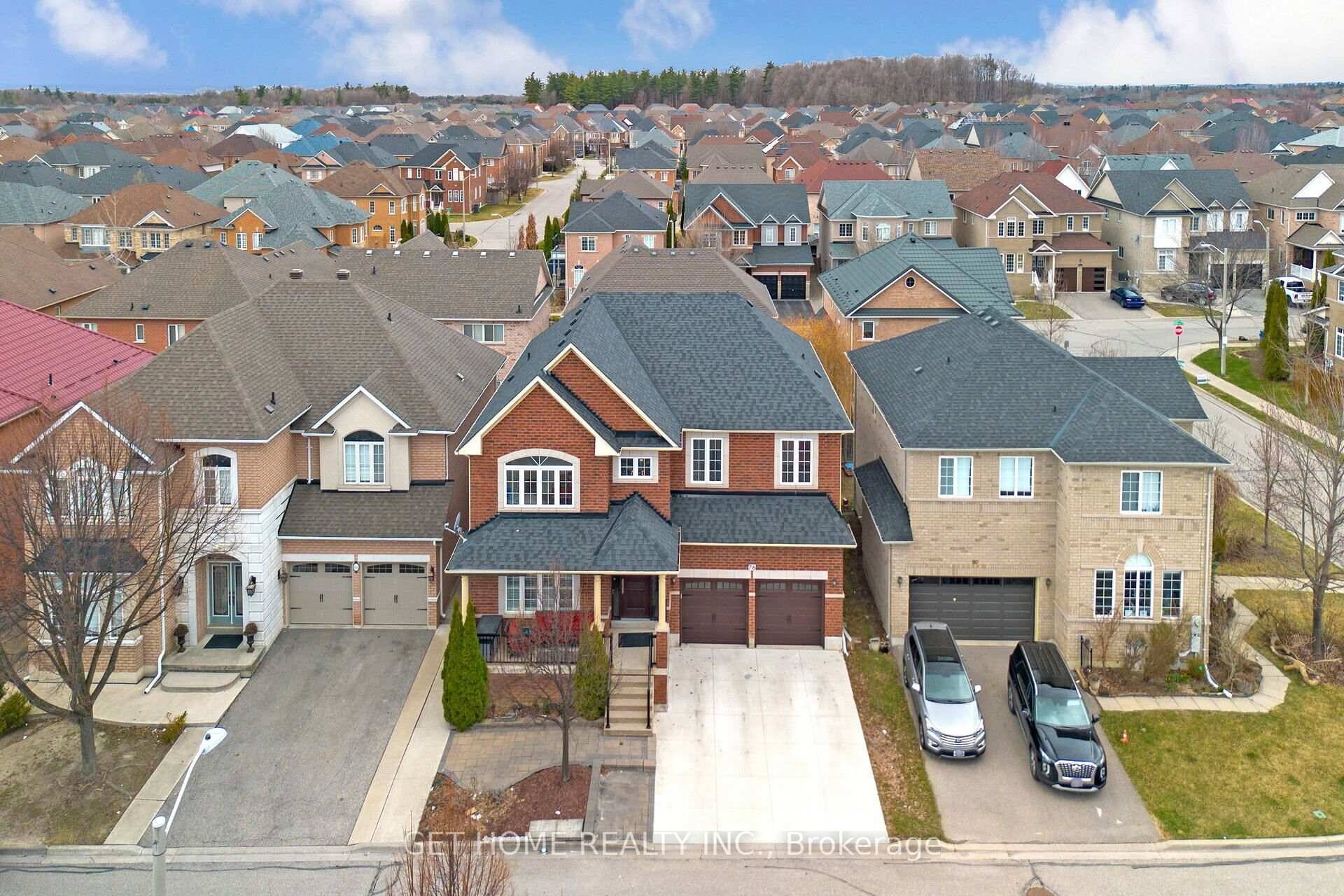Recently Renovated Stunning 5 2 Bedroom Detached Home with over 200K upgrades 3, 473 Sqft Premium 50 Foot Front Lot Situated in one of the most prestigious and convenient neighborhoods, ...
