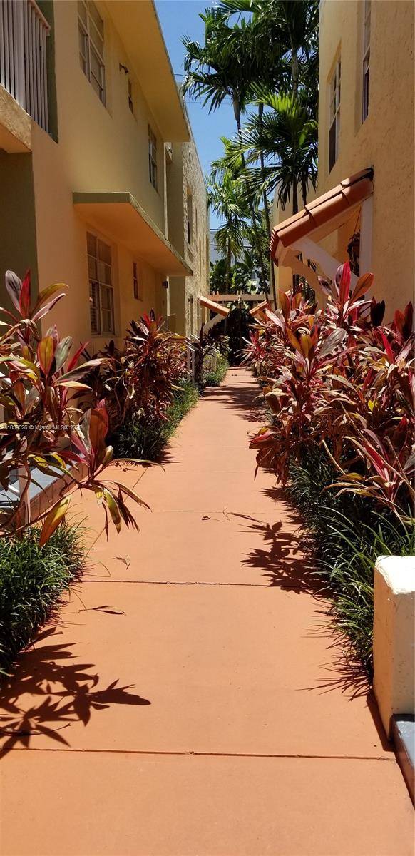 Nice 2 bedrooms with 2 full bathrooms 1 with tub and one with shower and 1 half batroom.