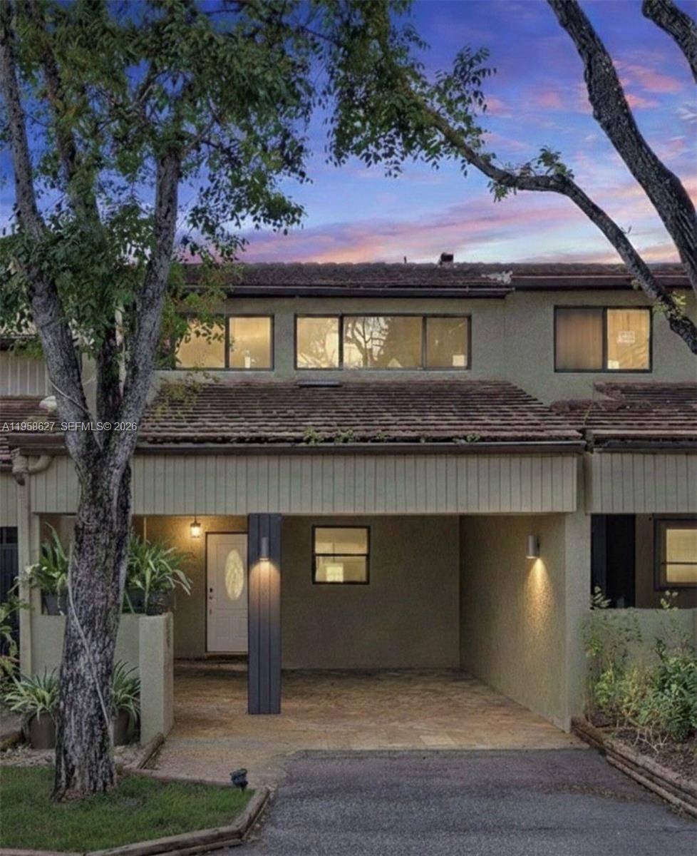 Imagine waking up to peaceful lake views, playing golf and ending your day with dinner by the water.