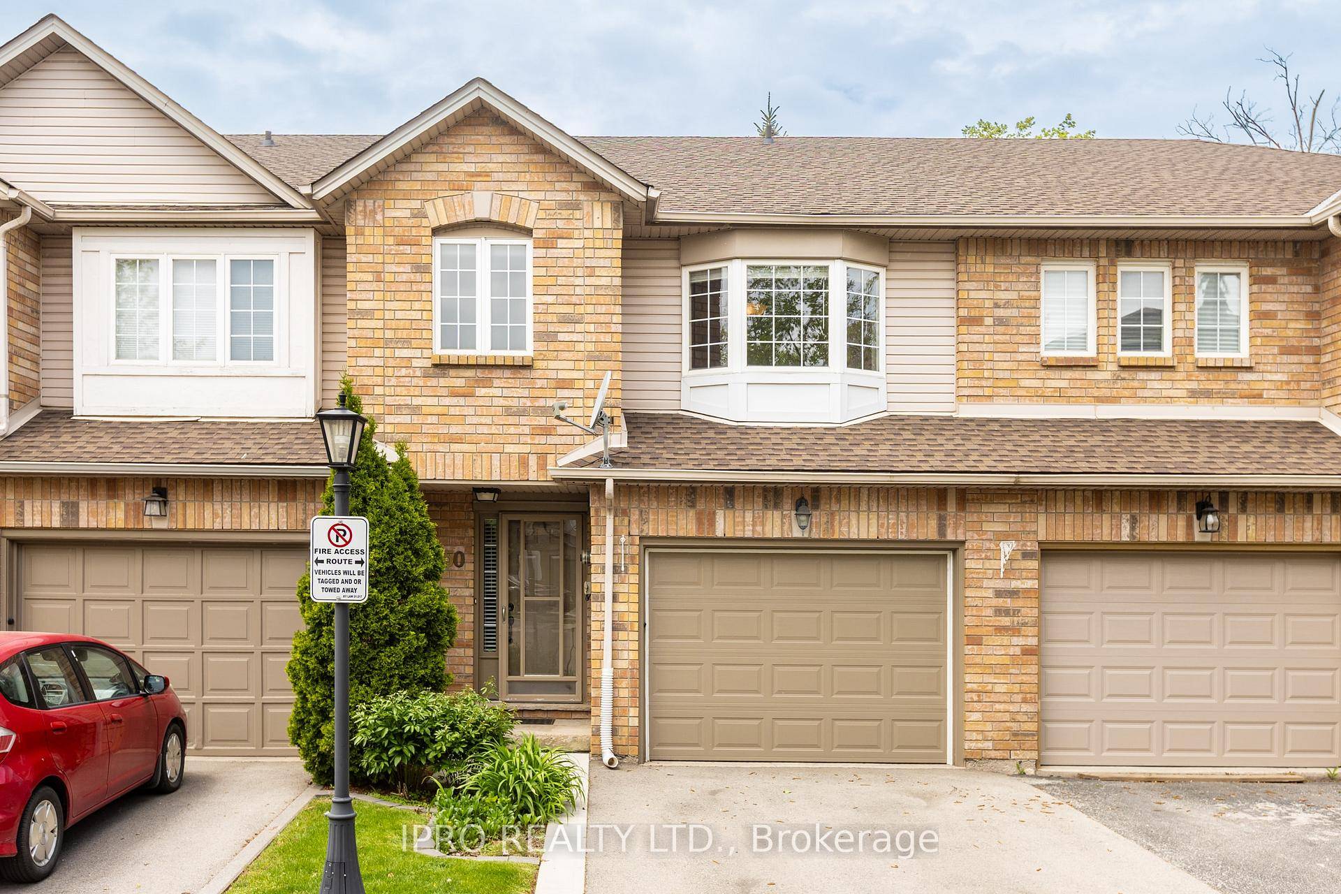 Nestled In The Heart of Stoney Creek, Wonderful amp ; Friendly Neighbourhood Of Treetops Village This Gorgeous 2 Storey, 3 BR, 3 Bath Link style Townhouse Boasts 1450 Sqft of ...