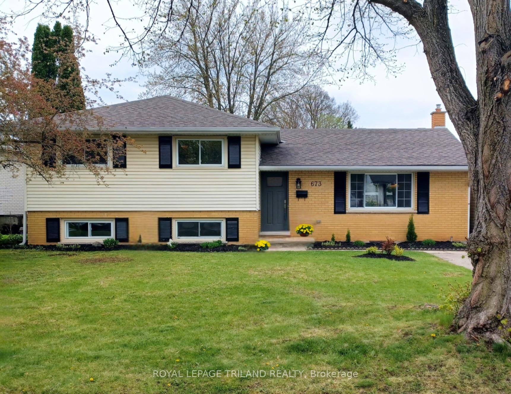 Welcome to this beautifully updated and well maintained 5 bedroom, 2 bathroom home in the heart of Northridge one of London's most desirable, family friendly neighbourhoods !