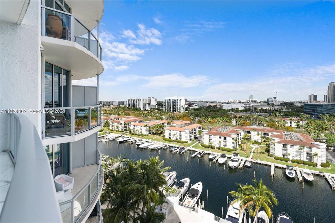 Completely updated spacious loft in the heart of Aventura.