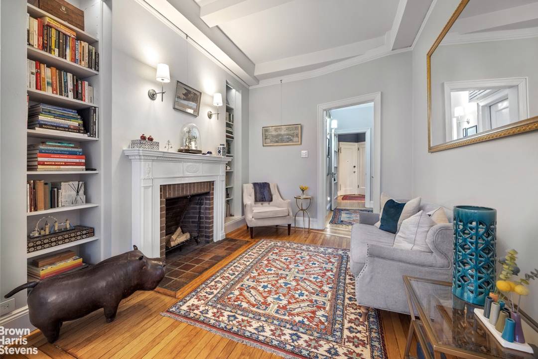 Exquisite Classic Six Co Op in Carnegie Hill Located in the heart of a coveted Manhattan neighborhood, this beautifully renovated Classic Six apartment offers a perfect blend of pre war ...