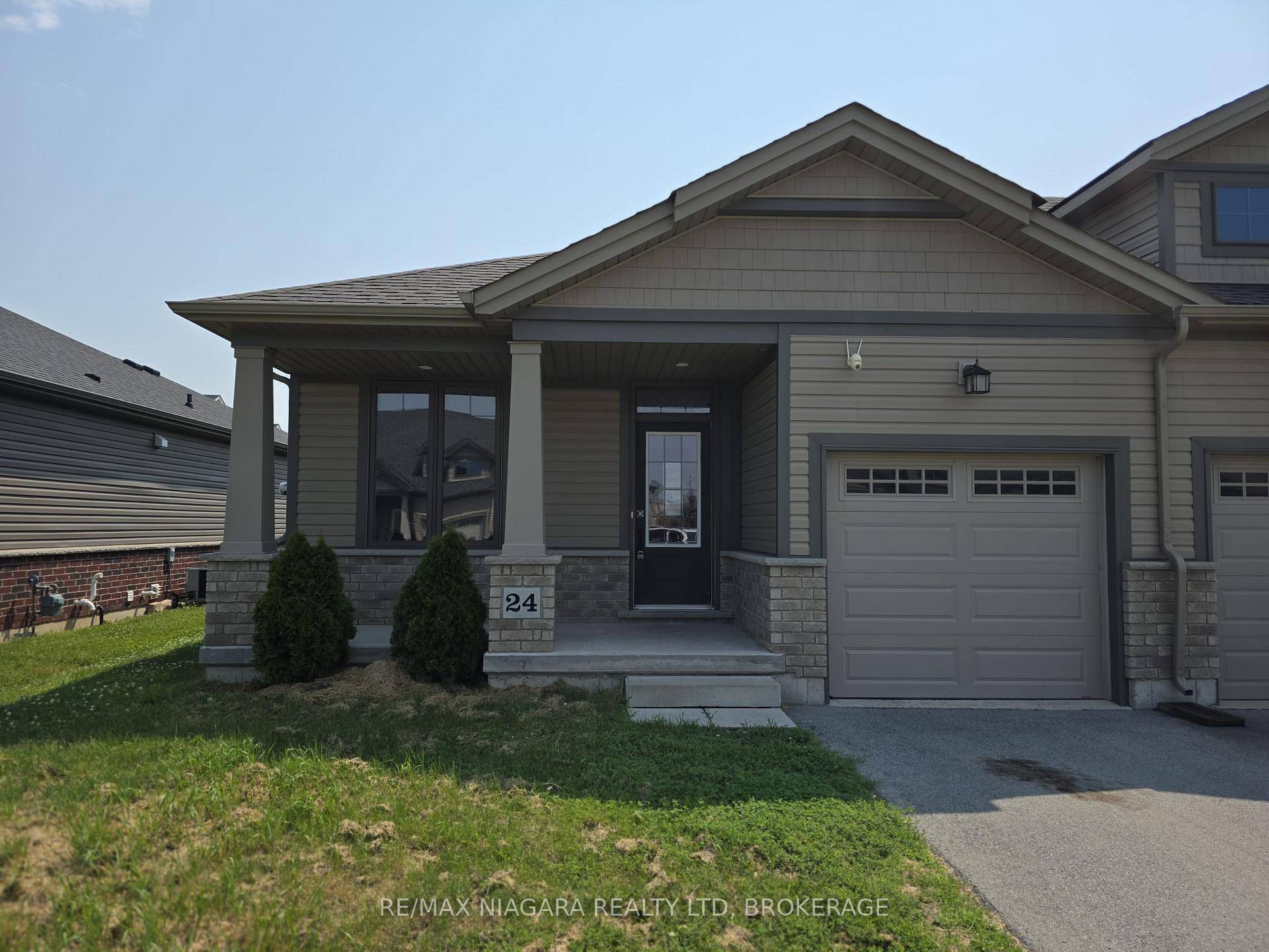 This spacious Freehold End Unit Bungalow Townhome has 2 bedrooms upstairs and 2 bedrooms downstairs, with 4 full bathrooms, ideal for families, downsizers, or multi generational living.
