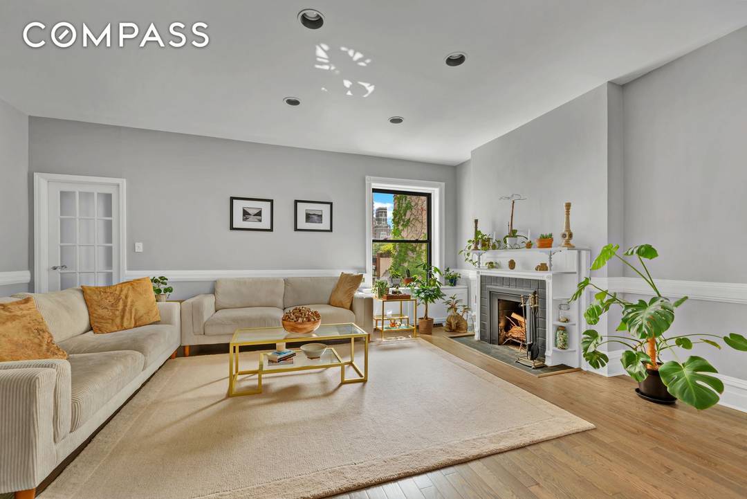 EXPANSIVE BROOKLYN IN MANHATTAN OASIS IN PRIME CARNEGIE HILL SOULFUL, TOP FLOOR FLOOR THROUGH w 2 WORKING FIREPLACES amp ; WASHER DRYER MOVIE STAR BLOCK Gossip Girl, The Undoing, amp ...