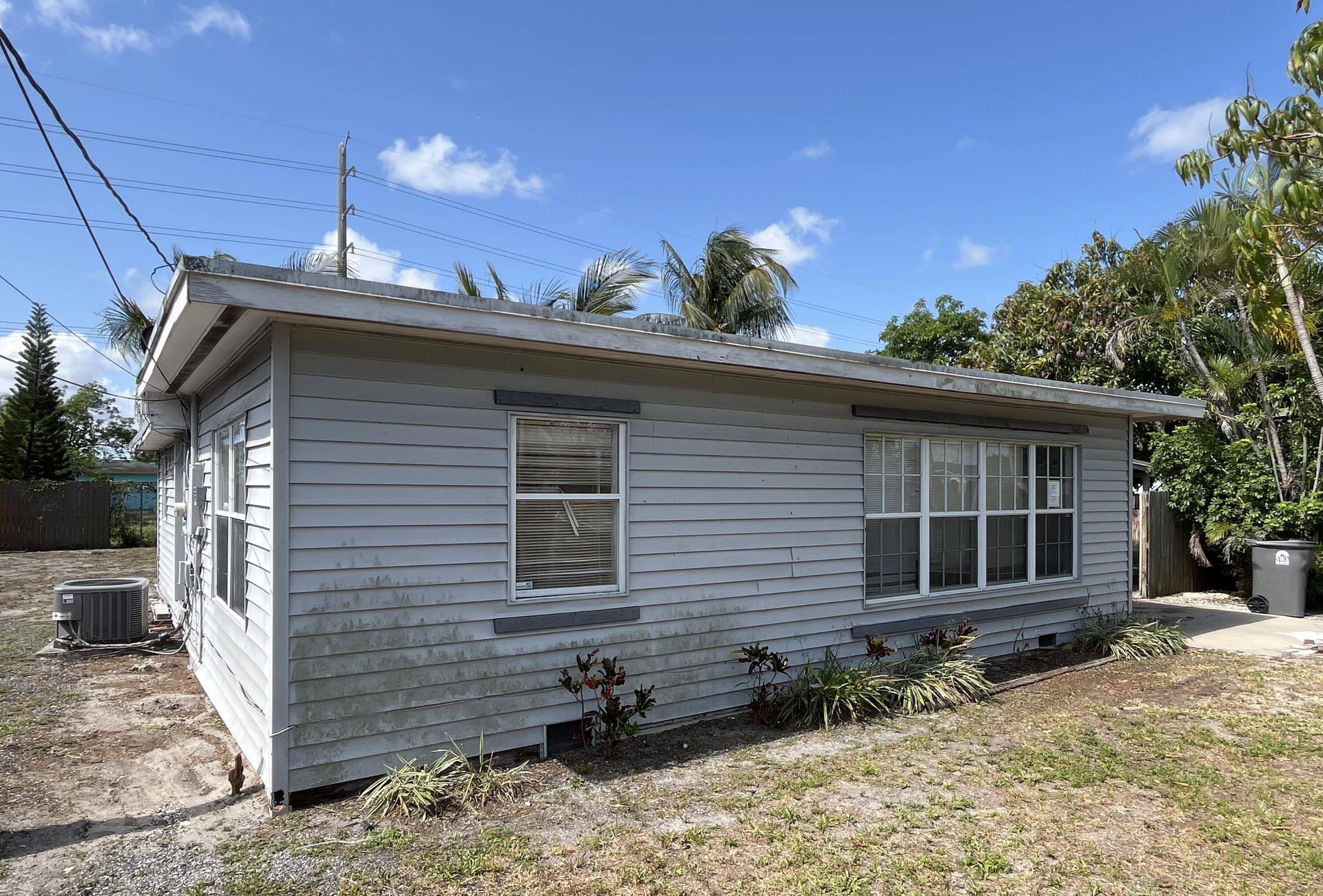 Unique 3 bedroom, 1 bath home with spacious back yard, 1 2 circle driveway and laminate flooring.