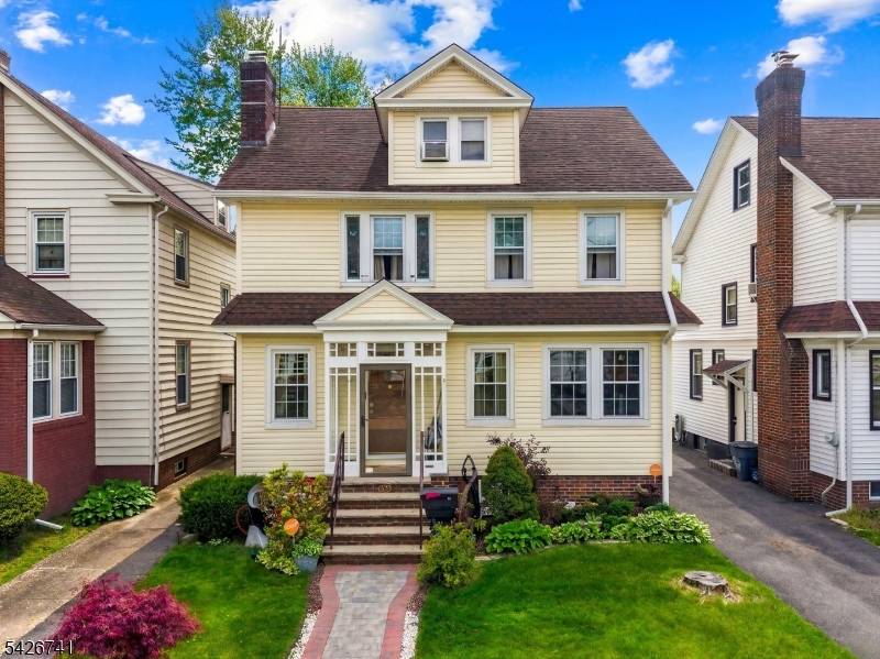 Welcome to 88 Woodbine Avenue !