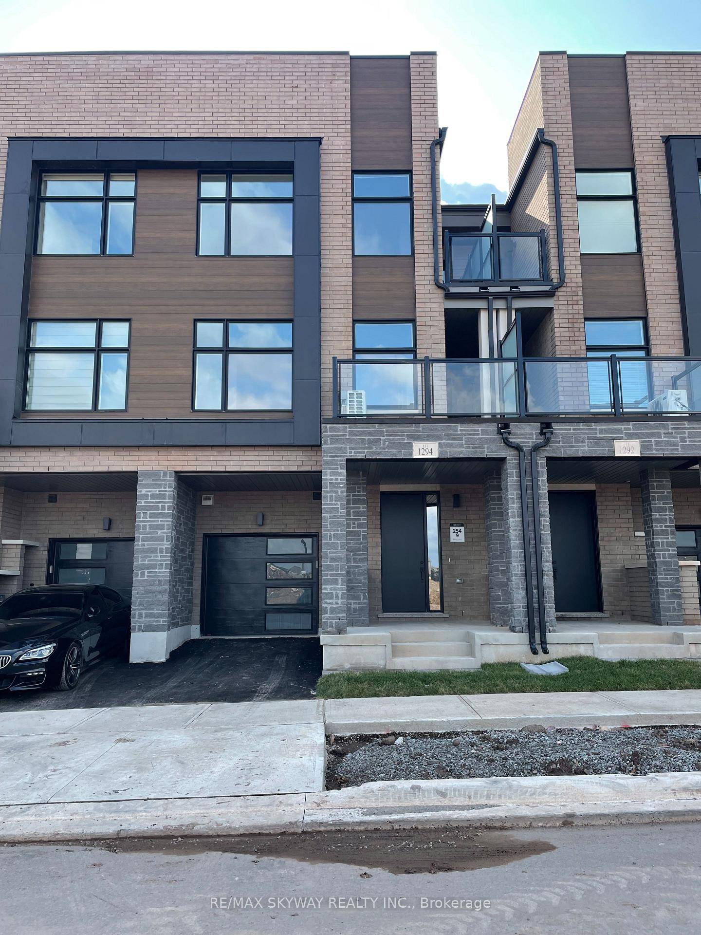 Be the first resident of this exquisite new build in the prestigious Upper Joshua Creek area.