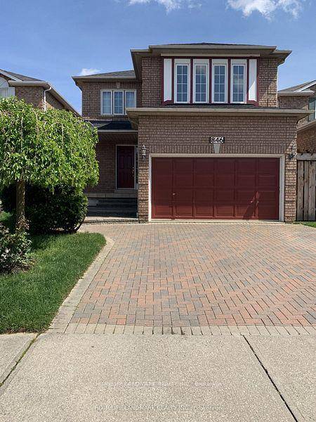 Fully furnished, bright and cozy private room on 2nd floor in this 4bedroom detached house at center Mississauga.