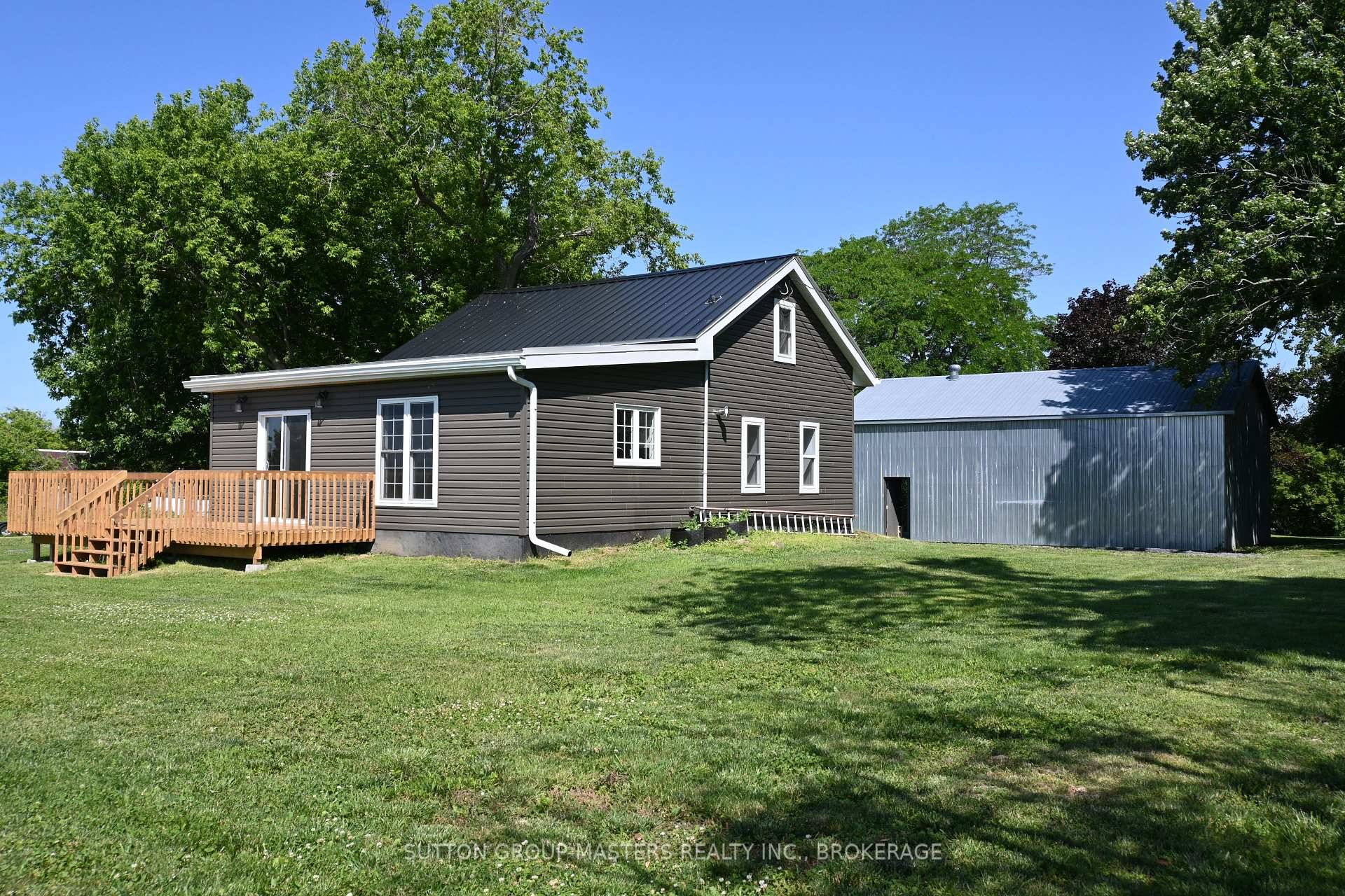 Welcome to the charming and historic village of Stella on Amherst Island.