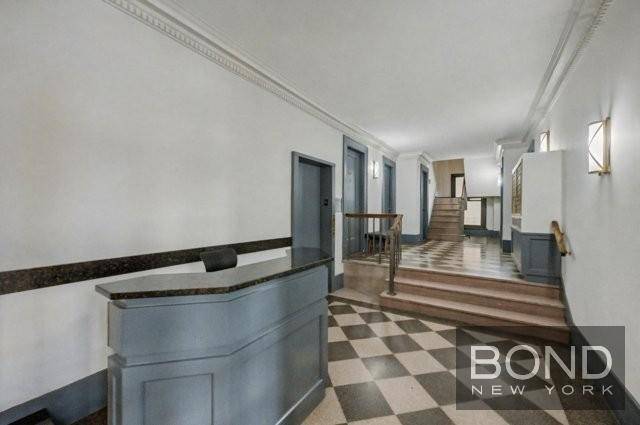 Enoroums 1, 746SF top floor combination apt 4 large bedrooms with 2 windowed full baths light amp ; airythroughout oversized windows SE exposure elevator part time door man live in ...