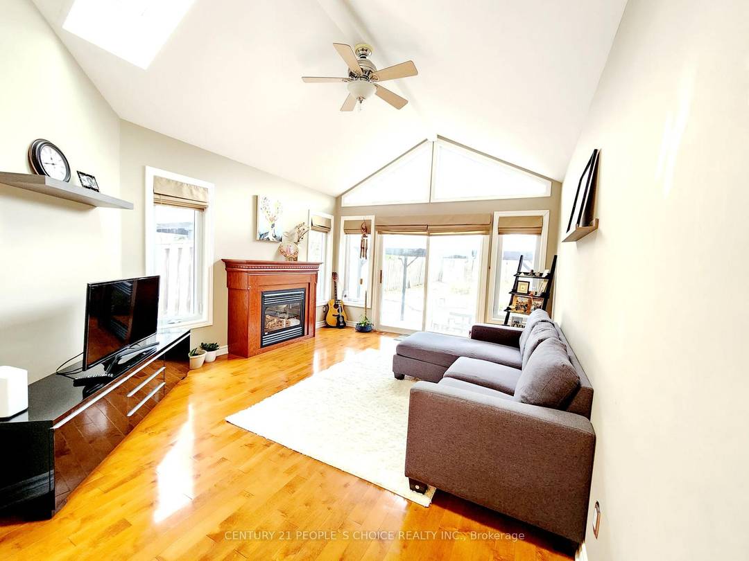 Beautiful Family Home in Prime Mississauga Location, NestleBeautiful Family Home in Prime Mississauga Location, Nestled in the heart of Mississauga, this beautifully maintained home offers an ideal blend of comfort, ...