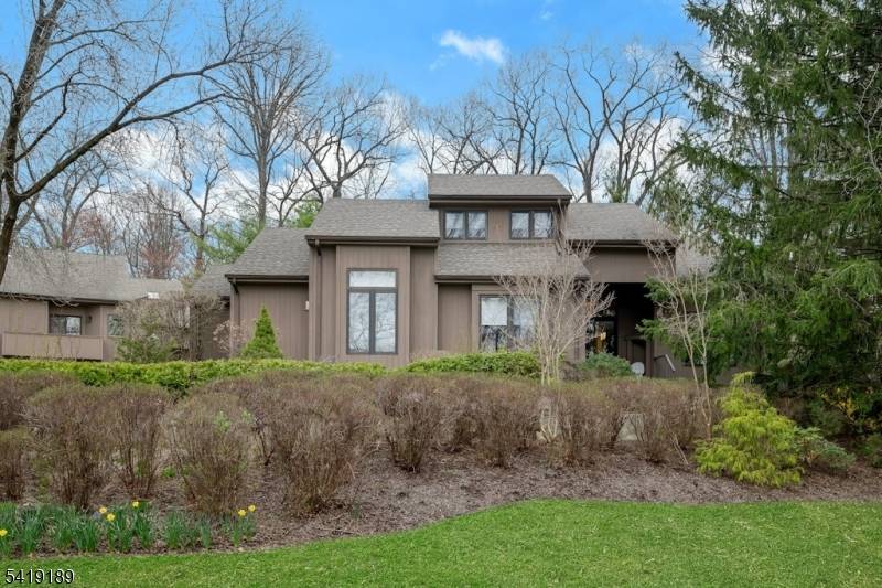 Welcome to town home living in the highly sought after Spruce Edge community in the heart of Mountain Lakes.