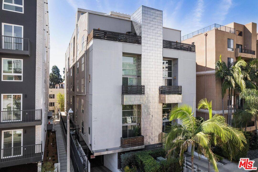 7062   Hawthorn Ave 2BR Hollywood Hills East La