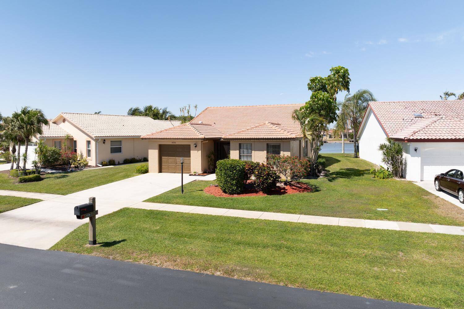 Welcome to this charming lakefront home in the desirable Lakes of Sherbrooke !