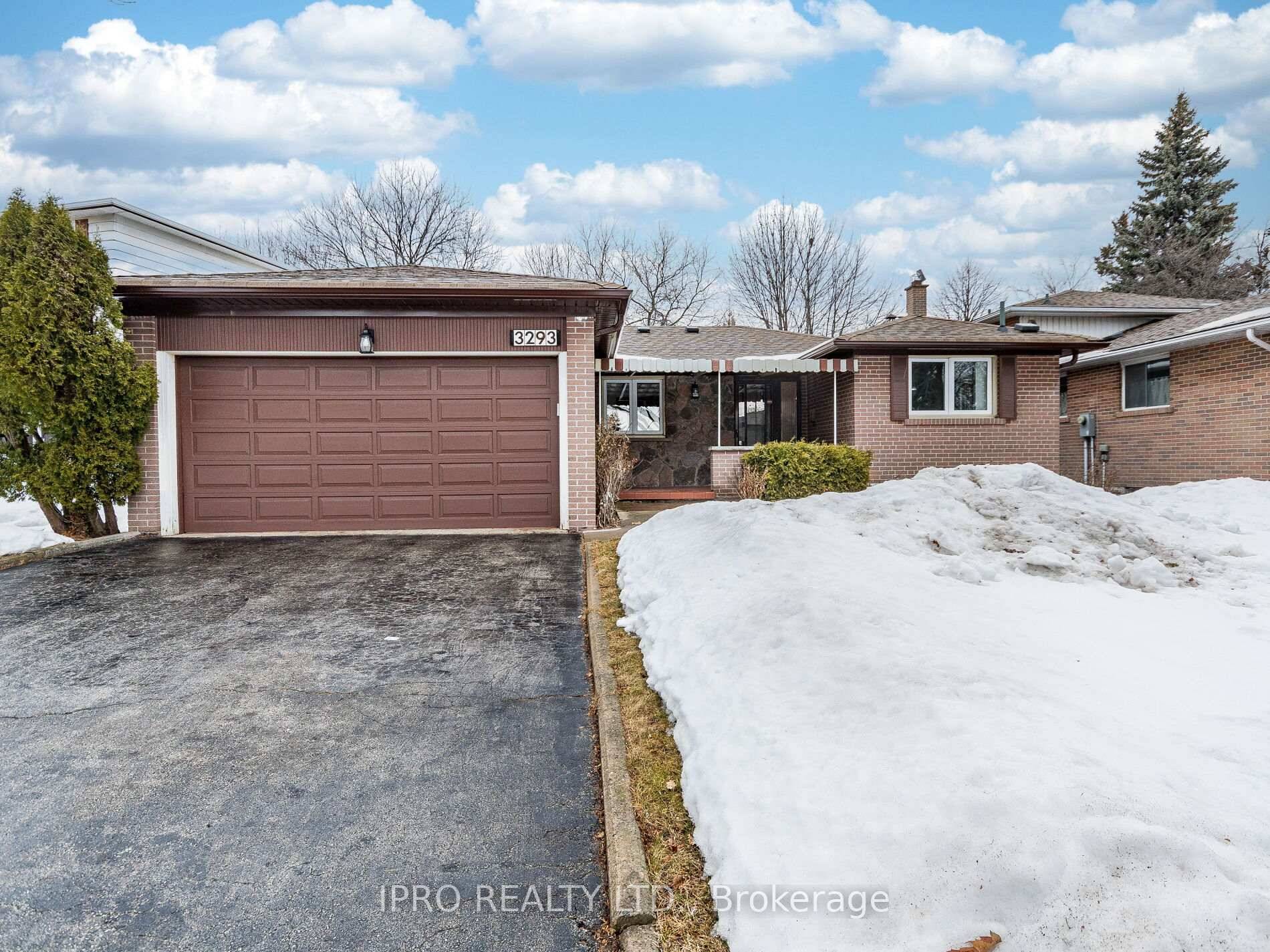 Solid Bungalow on 60 Ft lot in desirable East Miss.