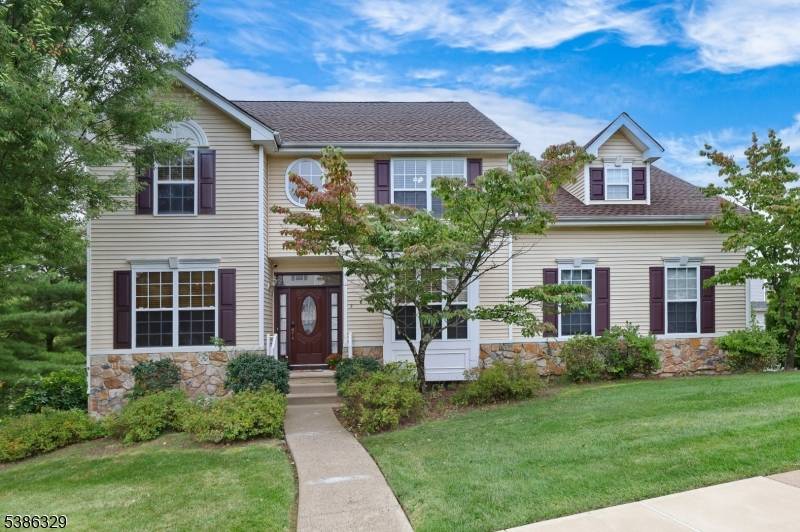 Enter bright colonial in Woodfield Estates with 2 story entrance and hardwood floors on the first floor and 2nd floor hallway.