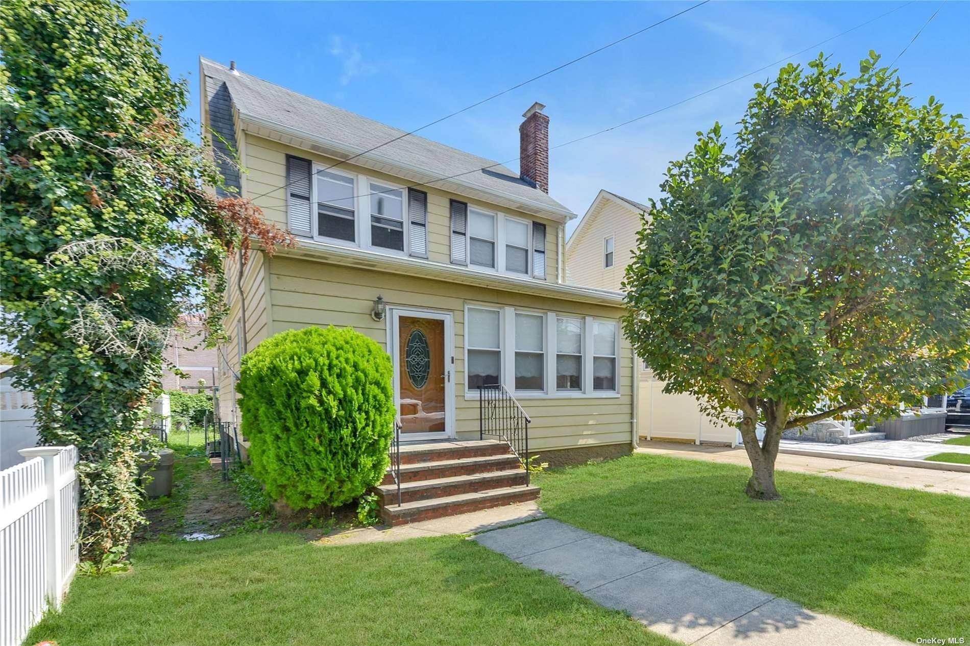 Newly renovated detached 2 family home on a 40x100 lot in Bayside.