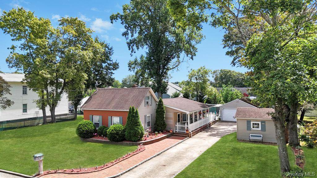 LOW Taxes ! Connetquot Schools !