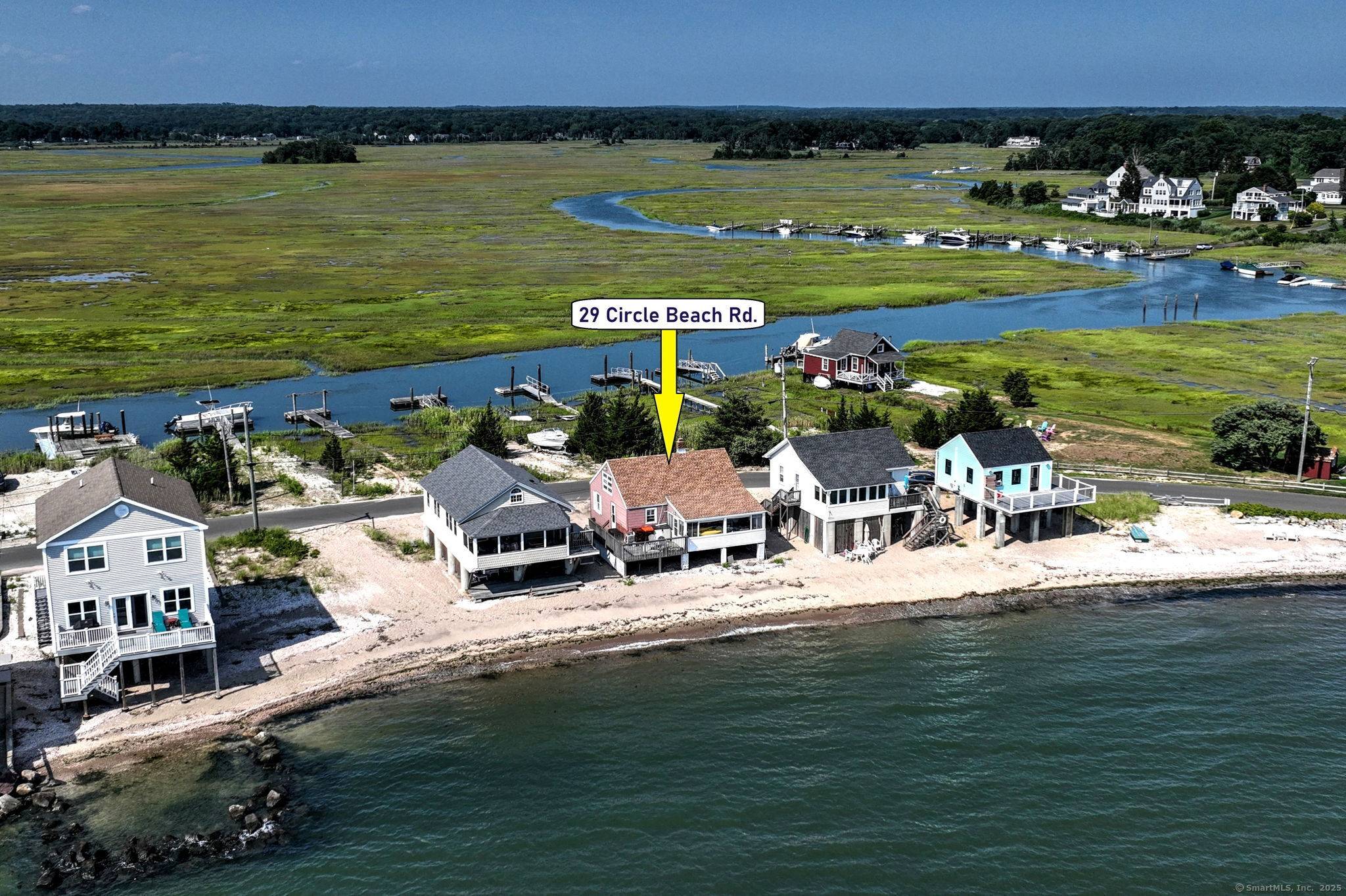 A little piece of paradise awaits you in this direct, waterfront cottage.