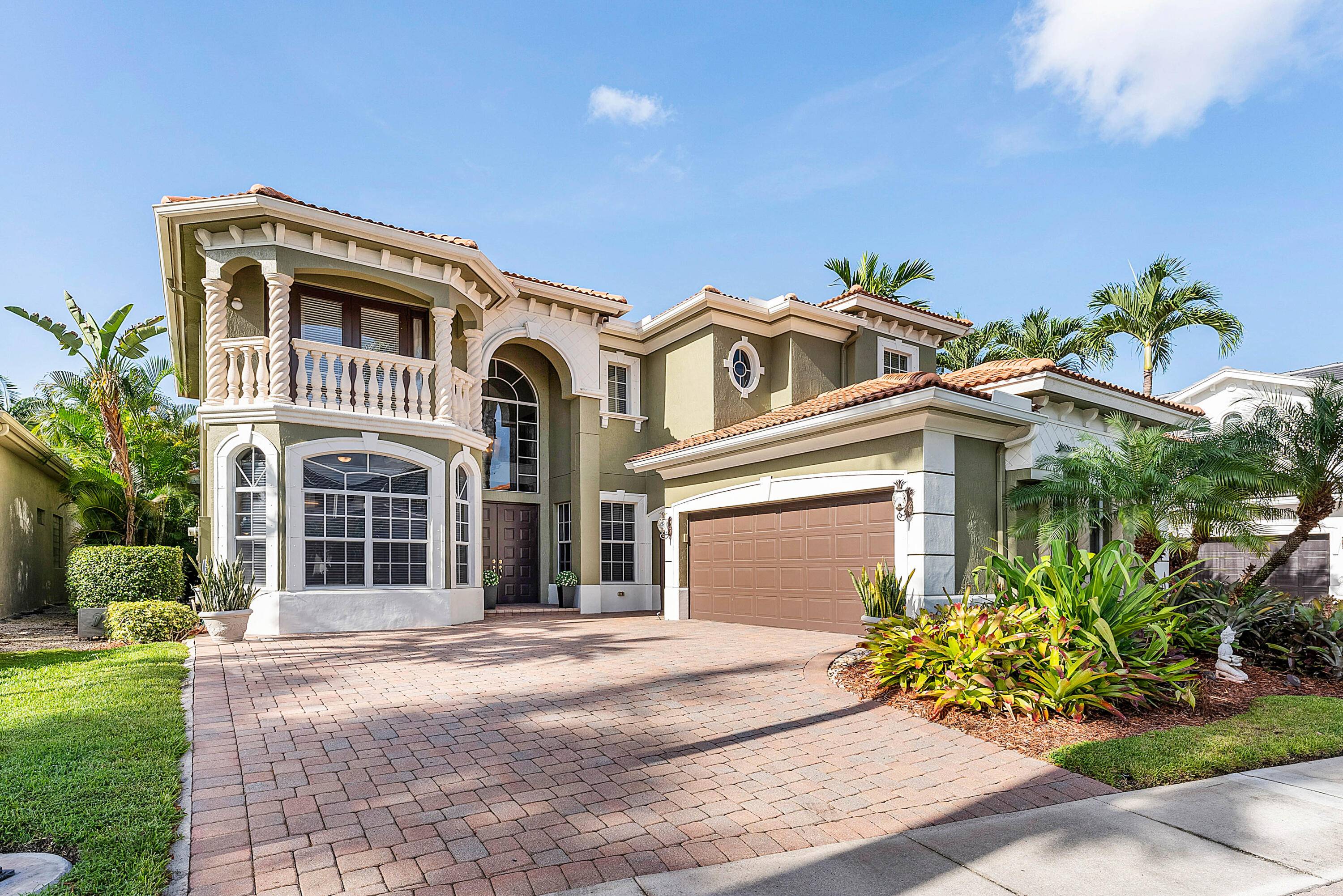 This Mizner Country Club 4 bedroom, 5.