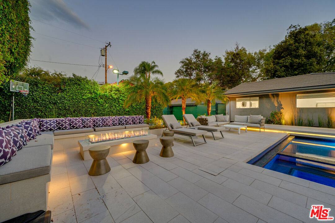 602  N Whittier Dr 6BR Beverly Hills Post Office | B.H.P.O. La