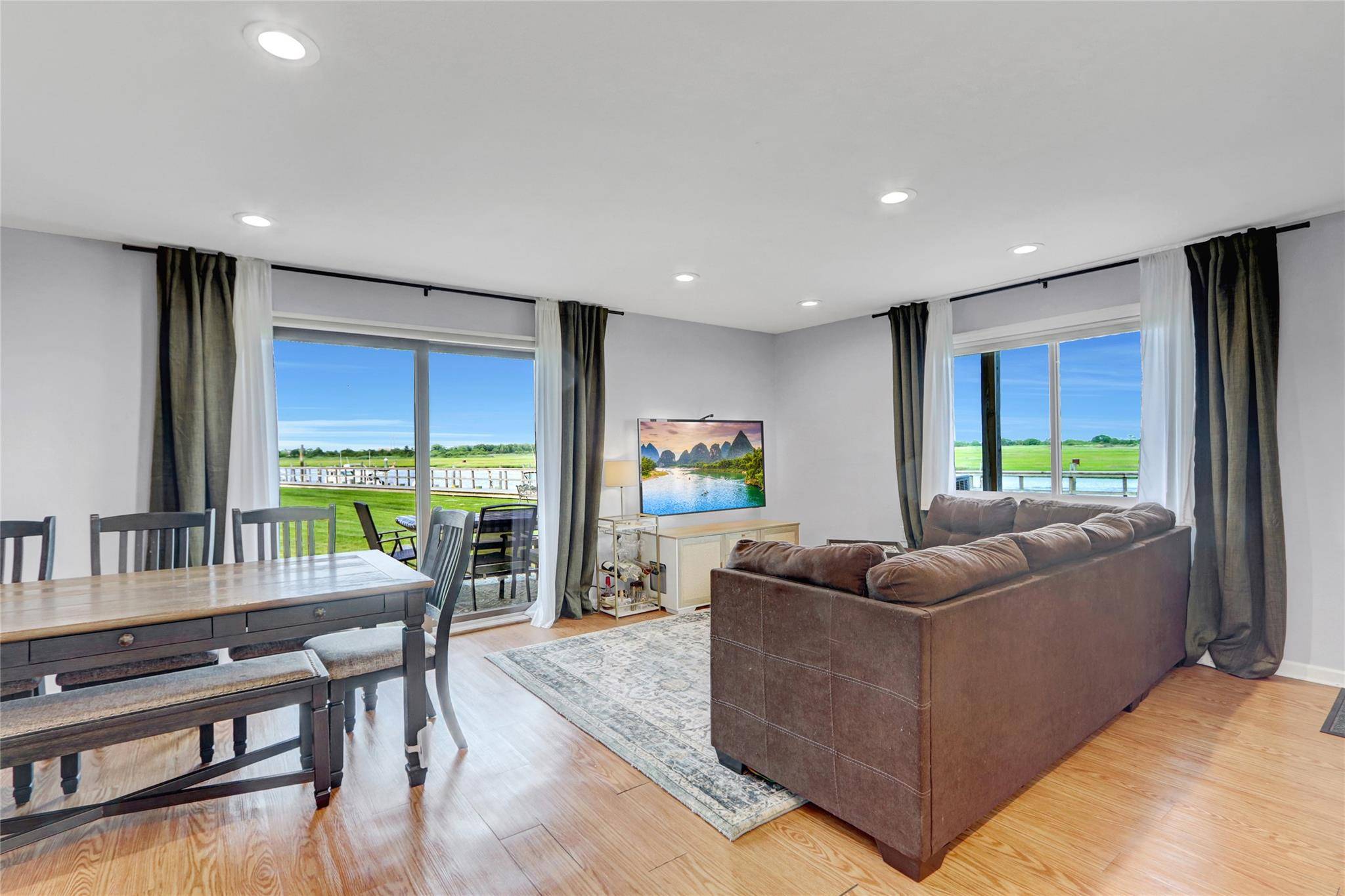 Lovely Freeport Living ! Your Waterfront Home At The Desirable Anchorage Awaits.