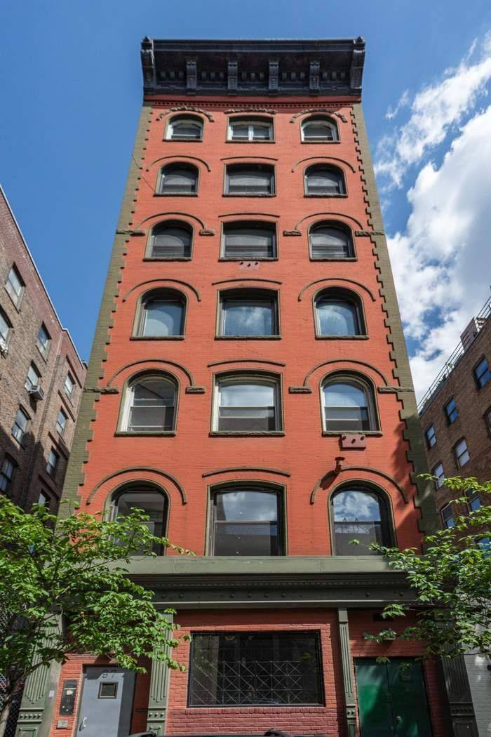 Seize the opportunity to grab this full floor loft on Crosby Street.