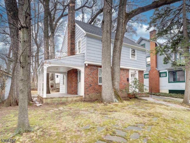 Tucked away on a serene, quiet block, this 3 story home offers the perfect blank canvas for investors or ambitious homeowners bring your renovation loans.