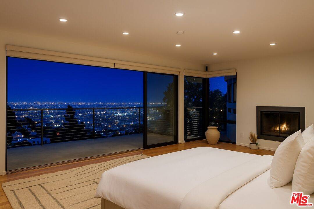 8634   Franklin Ave 2BR Sunset Strip La