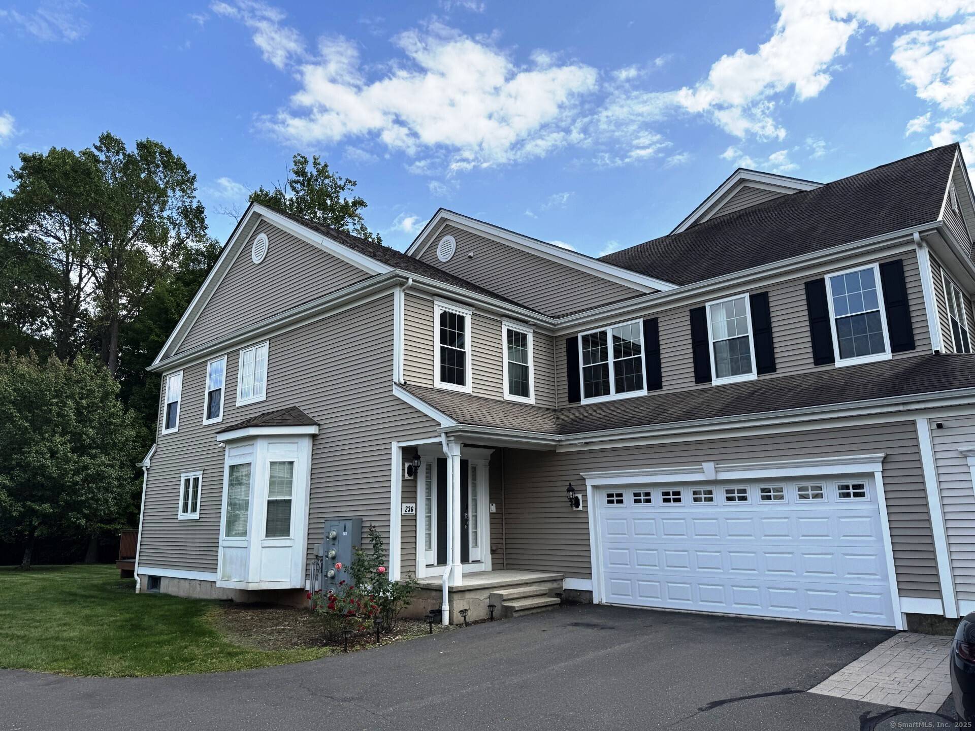 Stunning End Unit Condominium in Prime Location !