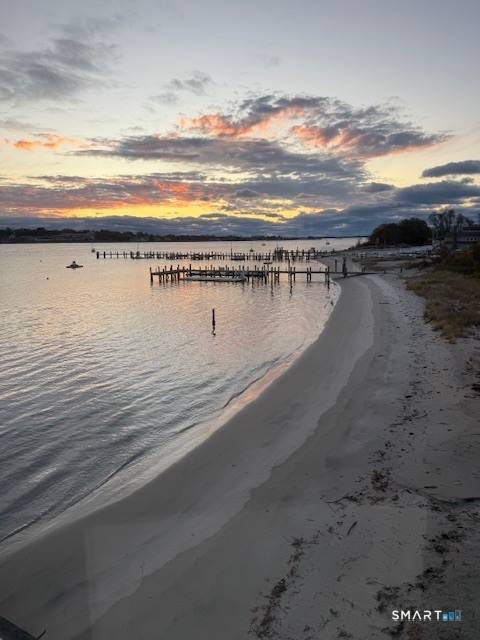 SHORT TERM RENTAL Fully FURNISHED Waterfront home !