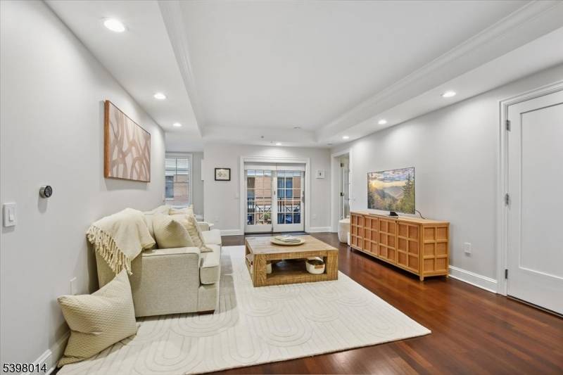 Located in Morristown's most coveted downtown address, this fully renovated, move in ready 2 bedroom 2 bath corner residence offers sophisticated living in one of the area's only full service ...