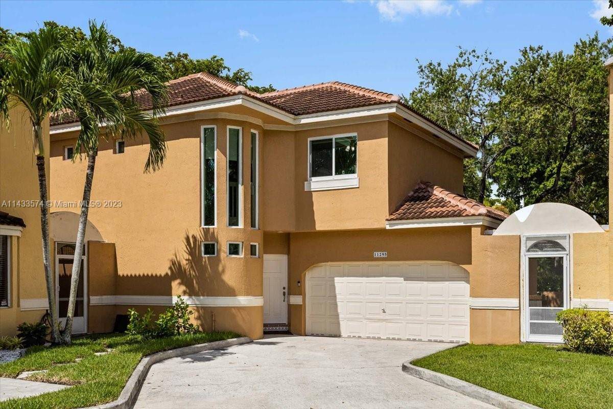This immaculate residence located in Coral Springs is the home you've been waiting for.