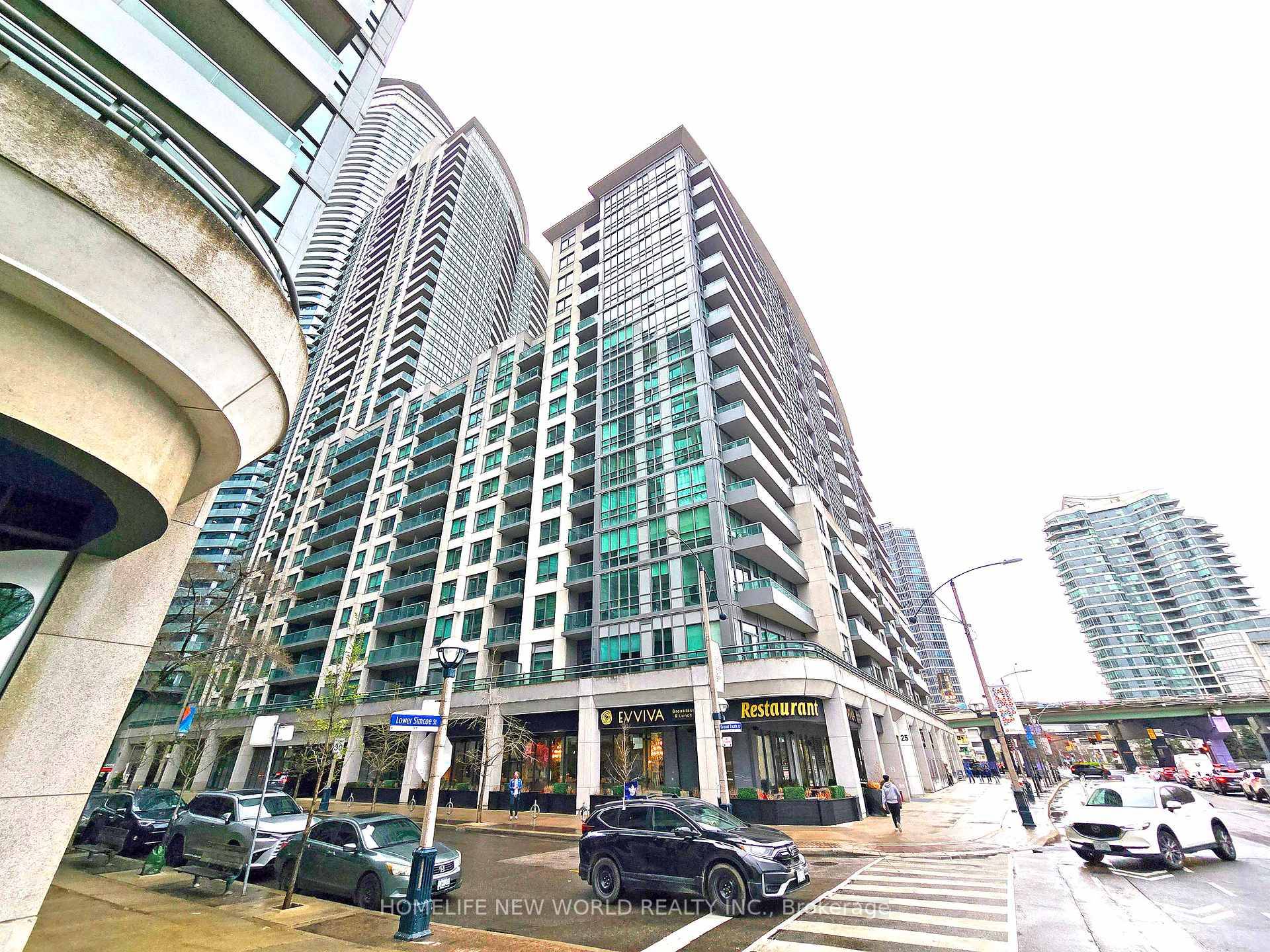 Luxurious Urban Living close by CN Tower, Rogers Centre and Scotiabank Arena where all the action is !