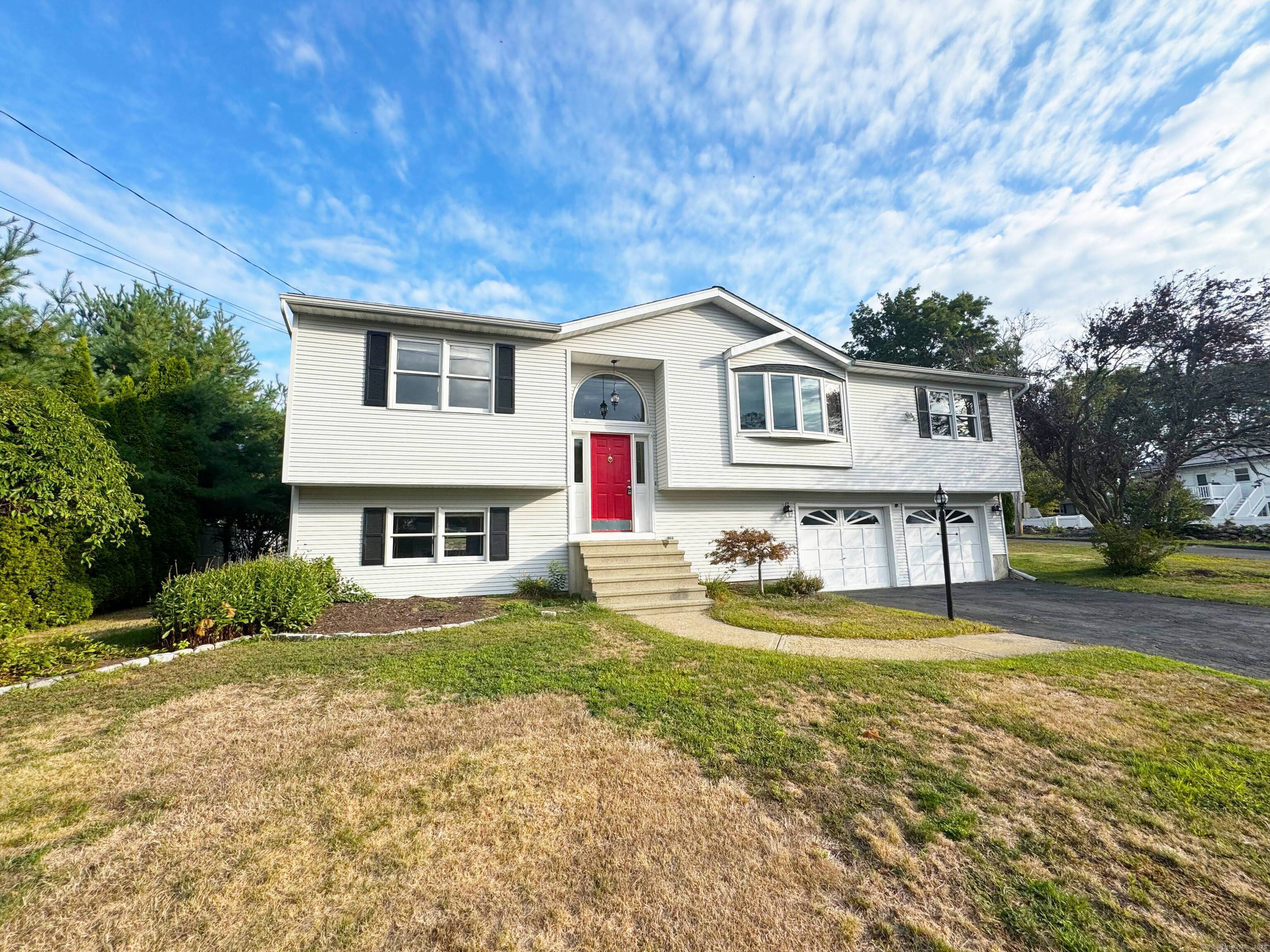 Charming, raised ranch located in a quiet neighborhood !