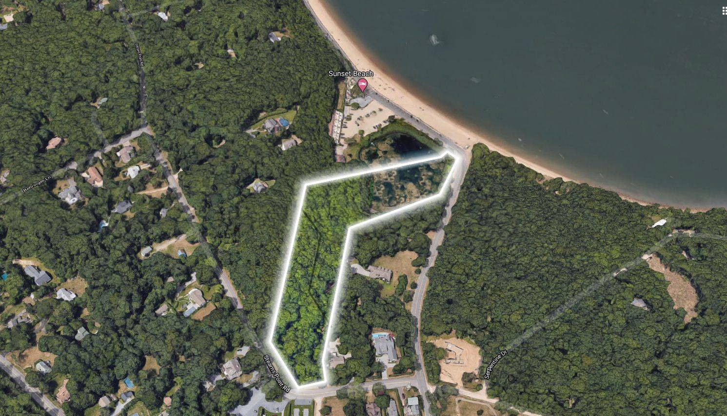 Amazing 5+ Acres in Shelter Island! Steps from Sunset Beach!