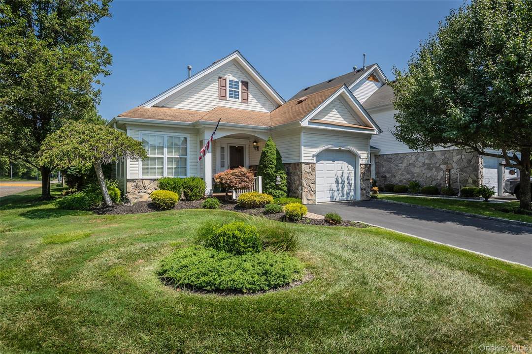 Enjoy Country Club Living !