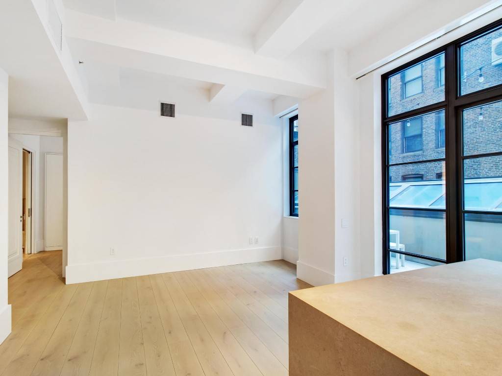 PRISTINE, BRIGHT ONE BEDROOM in a LUXURY CONDO BUILDING with SOARING 11.